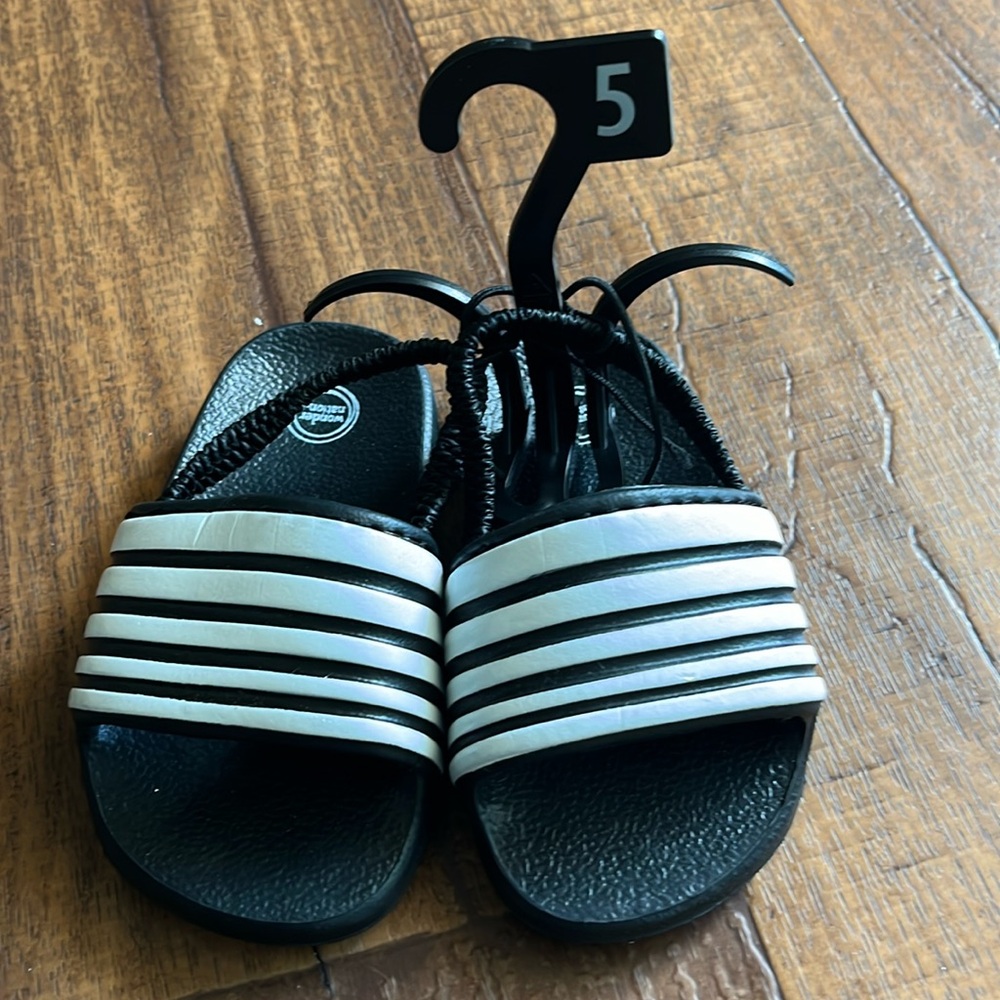 Wonder nation baby slides Size 5